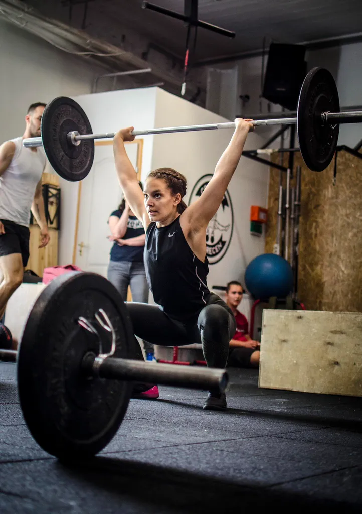 Súlyemelés edzés a CFD Fitness teremben